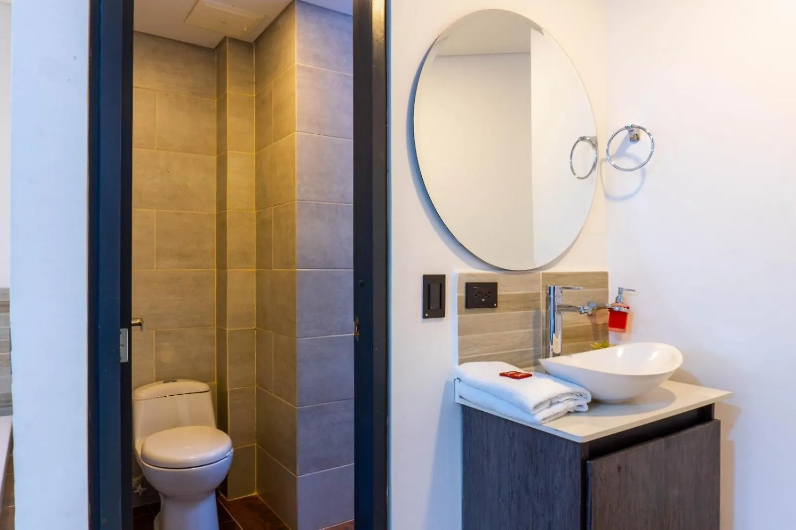 Hotel California Center Med Medellin 3*,  Colombia